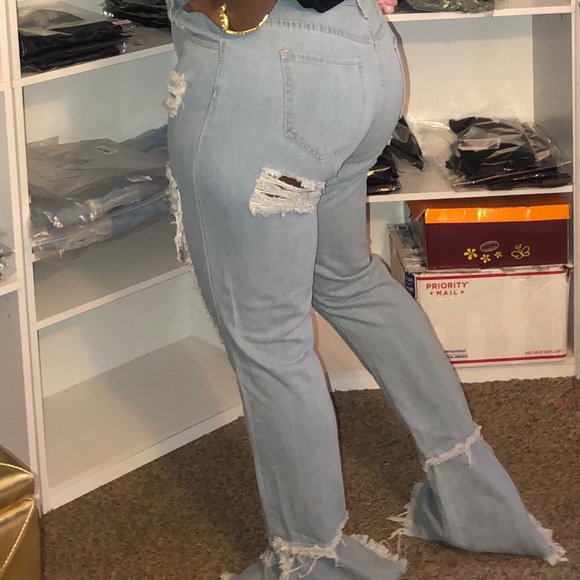 (Plus) Dramatic Flare Jeans💕 - Picture 2 of 3